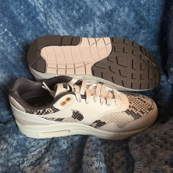Nike air max 1
Womems
'Ore wood snake'
Nwot - Picture 2 of 9
